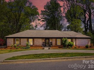 906 Hemlock Dr NE, Lenoir, NC 28645
