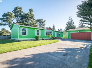 1079 Harlem St SE, Bandon, OR 97411