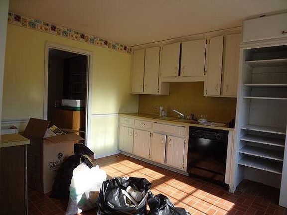 4th image of 101 Little River Dr