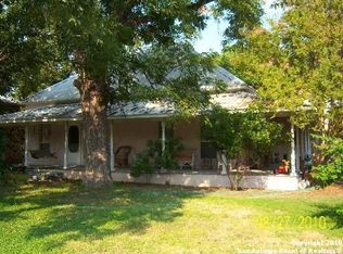 814 N Main St, Pleasanton, TX 78064