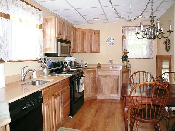 UPDATED EAT IN KITCHEN