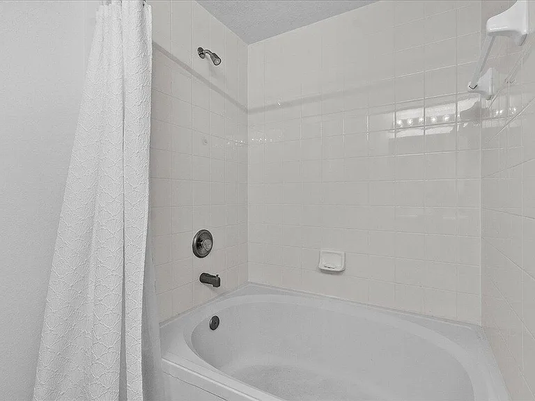 3020 Alcazar Pl #308 — Photo 14