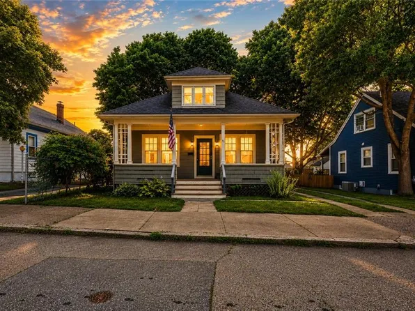 61 Nathanael Ave, Pawtucket, RI 02860