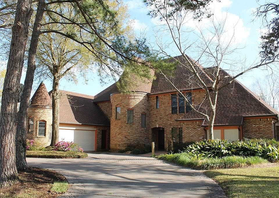 1st image of 15918 Brook Forest Dr