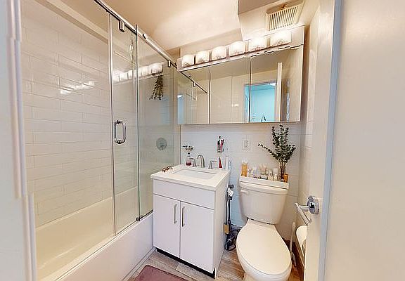 5th image of 145 E 16th St APT 3E