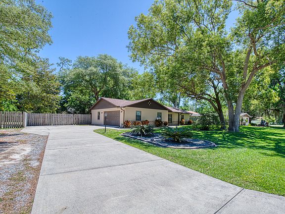 3rd image of 15 Knollwood Estates Dr