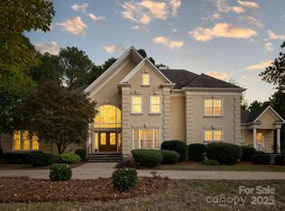 6041 Providence Country Club Dr, Charlotte, NC 28277