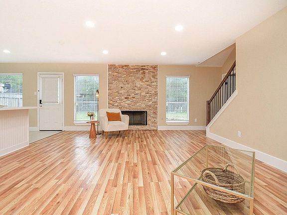 3rd image of 7006 Oak Prairie Ct