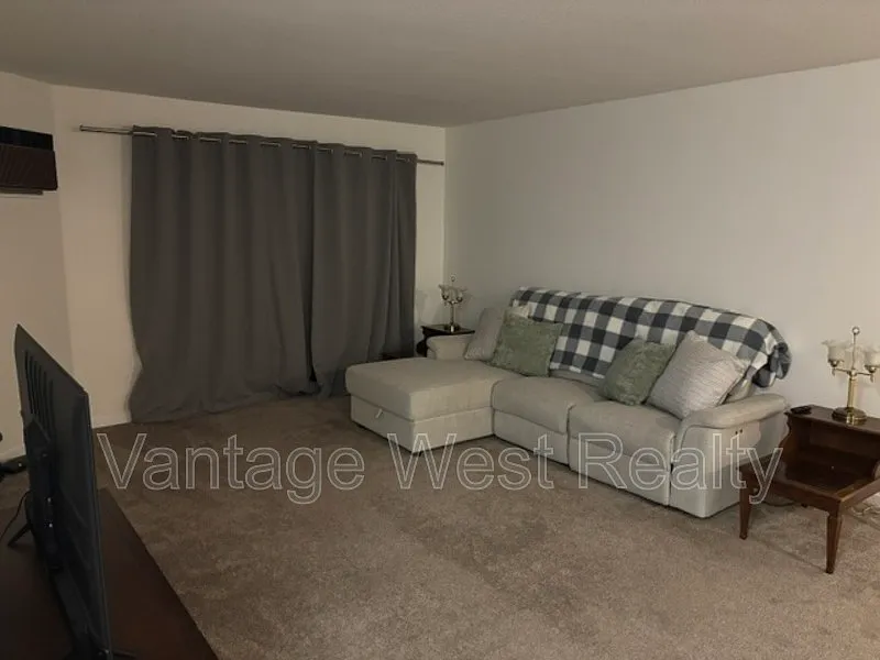 1 bed, 1.0 bath, $1,600 — Photo 2