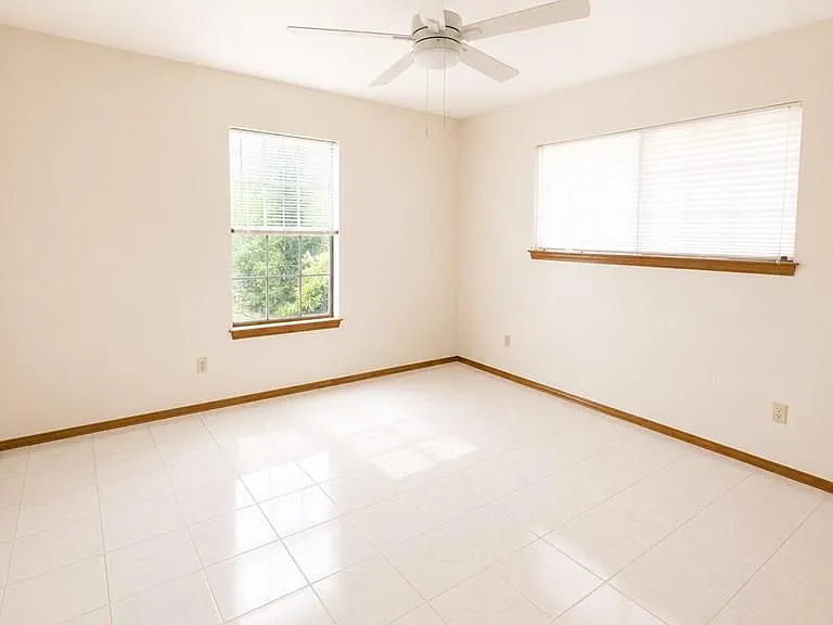 1205 Tesoro Ave — Photo 15