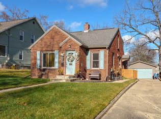 24 Crescent Dr, Kalamazoo, MI 49001