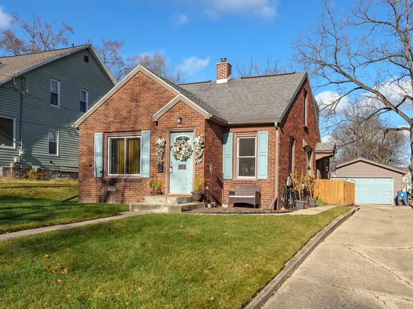24 Crescent Dr, Kalamazoo, MI 49001