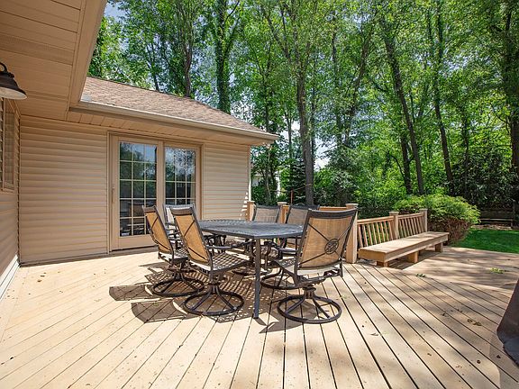 5th image of 53212 Fiddlehead Ct