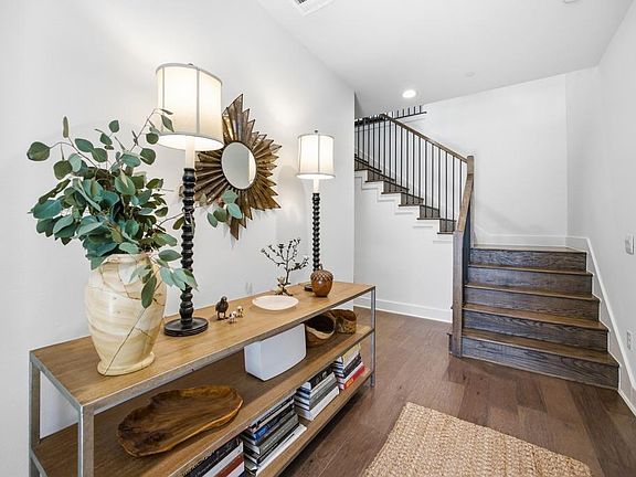 5th image of 4701 Unity Cir