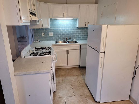 3rd image of 2122 Grand Ave