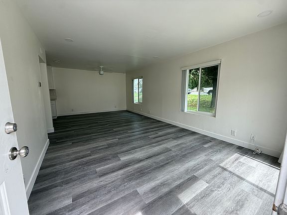 4th image of 413 N Tustin Ave #A