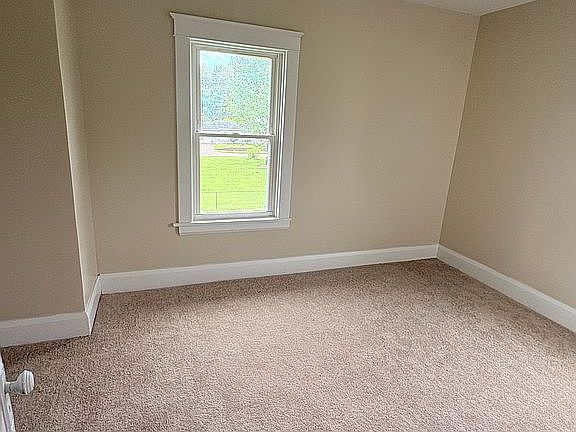5th image of 940 Katherine Ave