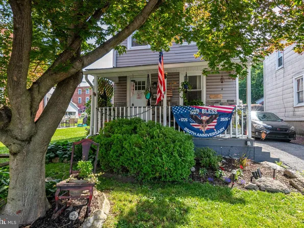 325 S 3rd St, Hamburg, PA 19526