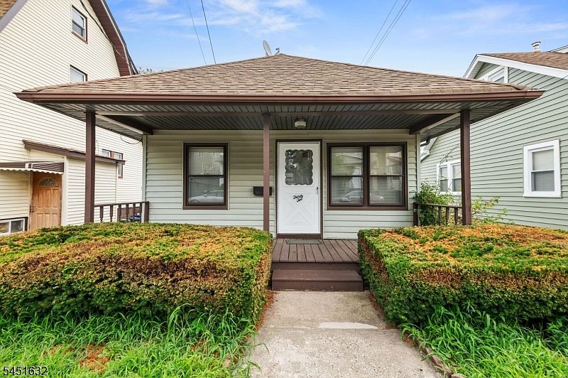 1st image of 32 Grant Pl