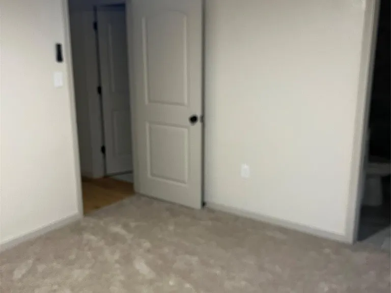 902 Alice St — Photo 17