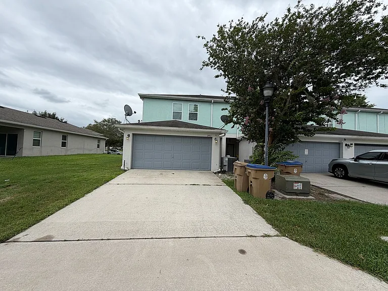 2411 Grasmere View Pkwy N — Photo 1