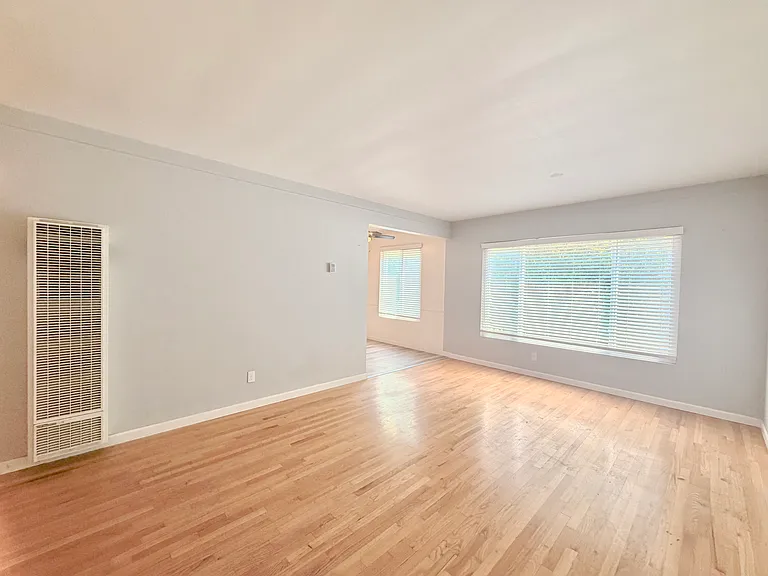 8006-8008 Blackburn Ave #3 — Photo 1