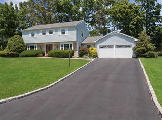 3 Thornwood Ct, East Setauket, NY 11733