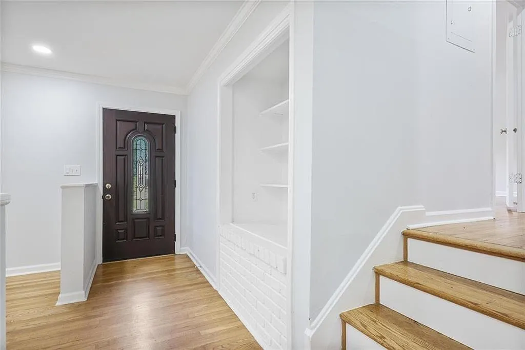 3 bed, 2.0 bath, 1928 sqft, $2,800 — Photo 4