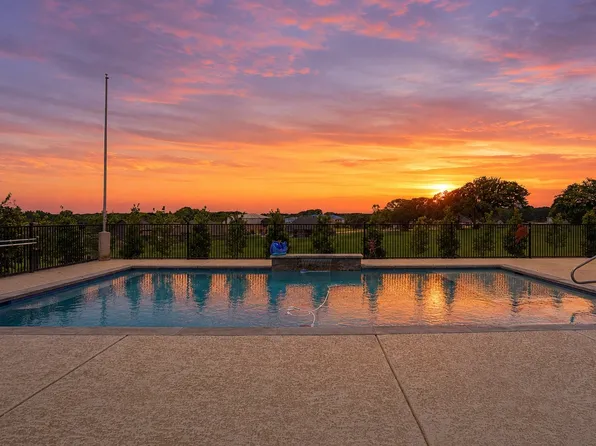 716 Coastal Meadows Ct, Granbury, TX 76049