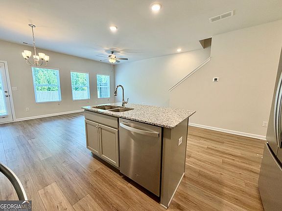 5th image of 129 Jaxton St