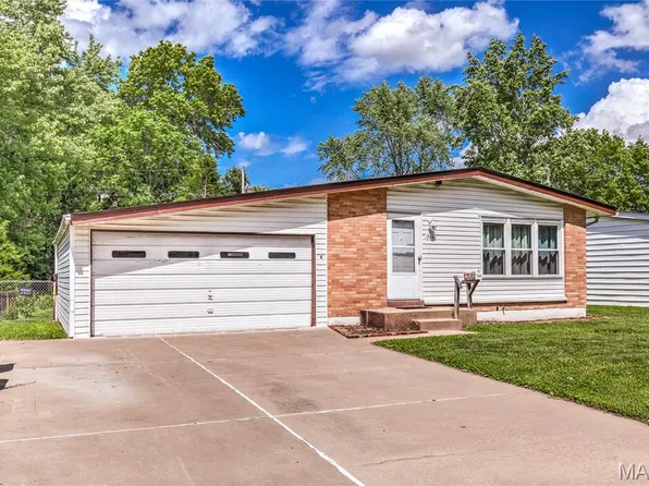 745 Borgia Ln, Florissant, MO 63031