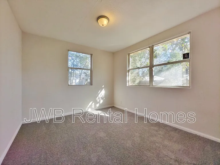 1593 W 21st St — Photo 9
