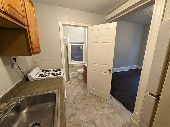 5th image of 3648 Shenandoah Ave #1