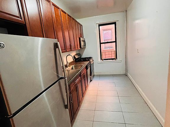 2nd image of 10 Cooper St APT 4C