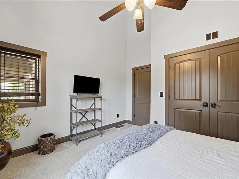 2115 Kemp Dr — Photo 24