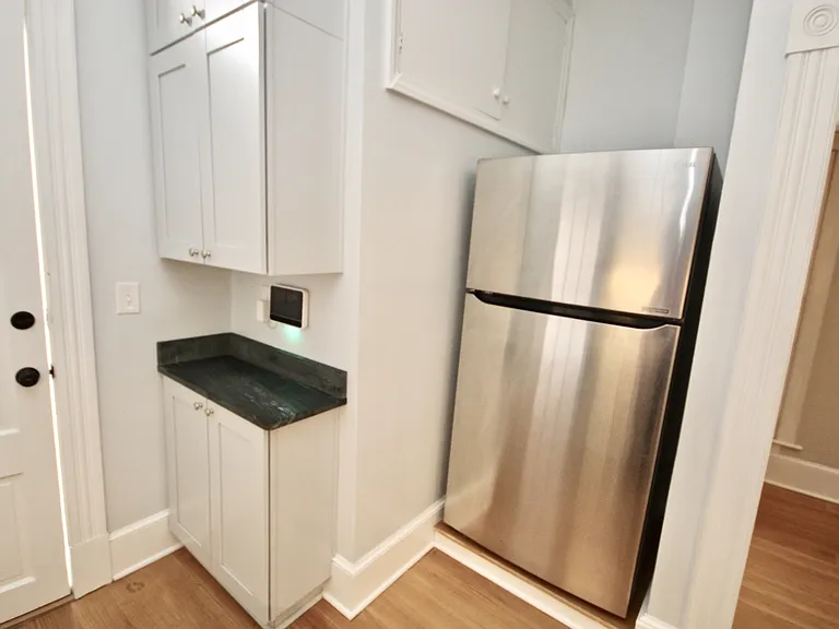 732 Yarmouth St #A — Photo 9