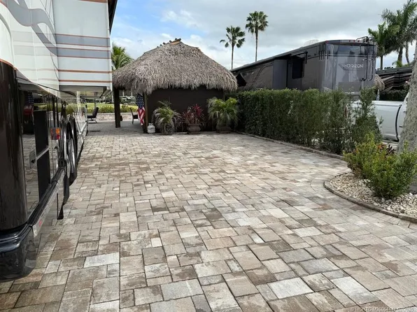 222 NW Chipshot Ln, Port Saint Lucie, FL 34986