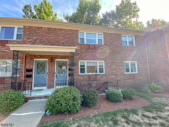2nd image of 422 Ringwood Ave #611