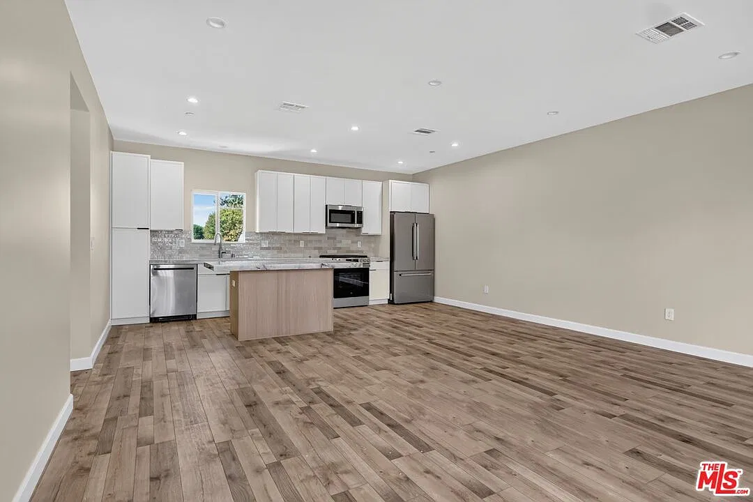 2 bed, 2.0 bath, 1148 sqft, $3,095 — Photo 1