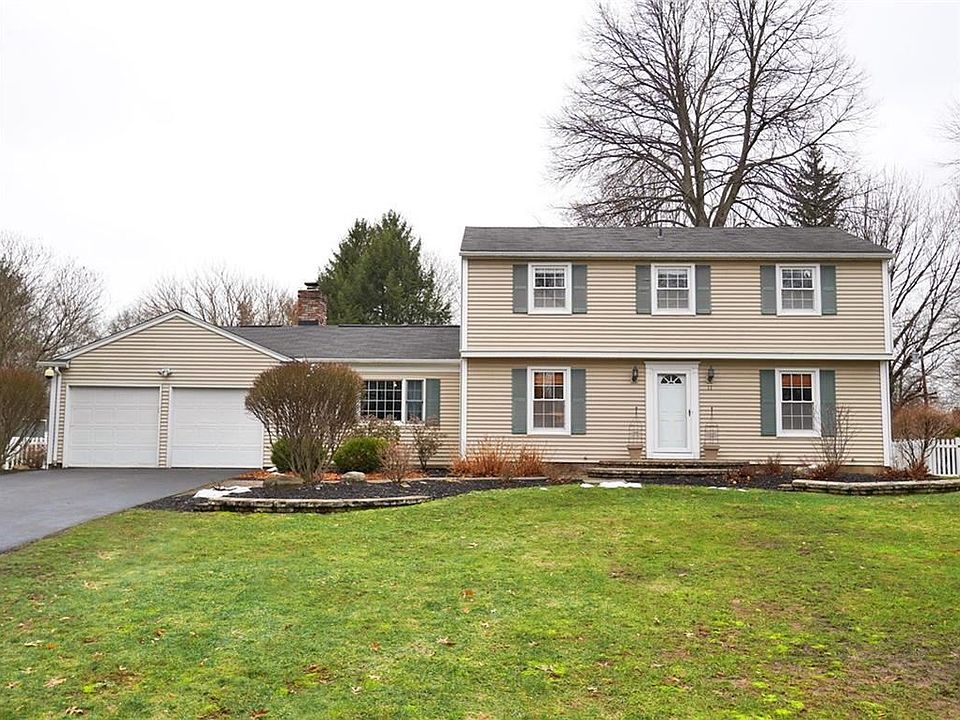 1st image of 11 Rosewood Dr