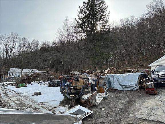 3rd image of 276 Woodside Ave