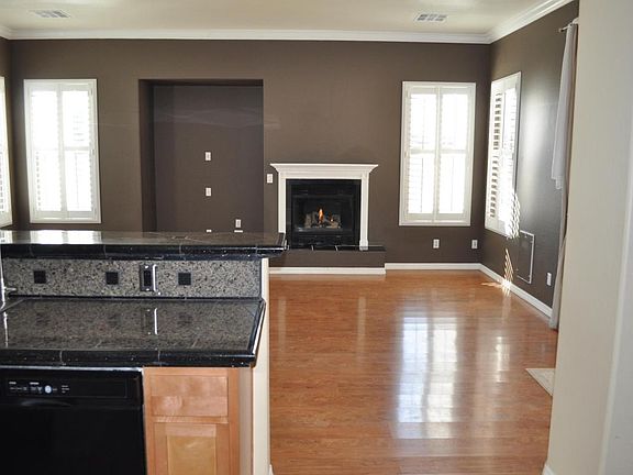 4th image of 8003 W San Miguel Ave