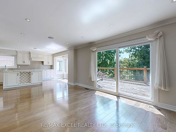 5th image of 10 Alexis Rd