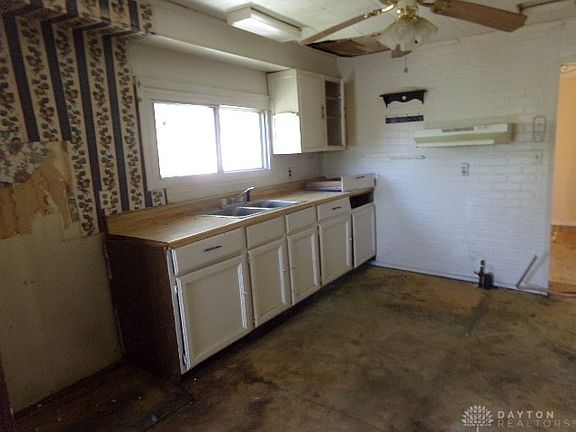 3rd image of 3528 Laconia Ave