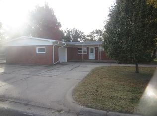 718 Edgewood Dr, Mulvane, KS 67110