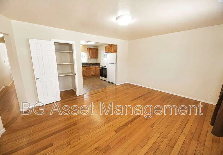 2911 18th St — Photo 2
