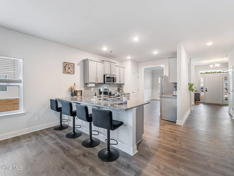 1003 Manhatten Ct — Photo 6