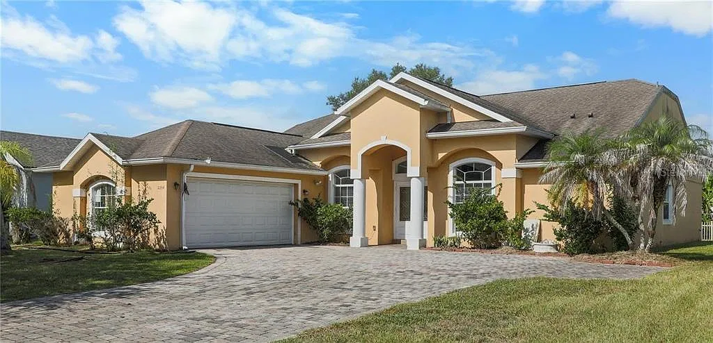 4 bed, 3.0 bath, 2233 sqft, $2,400 — Photo 2