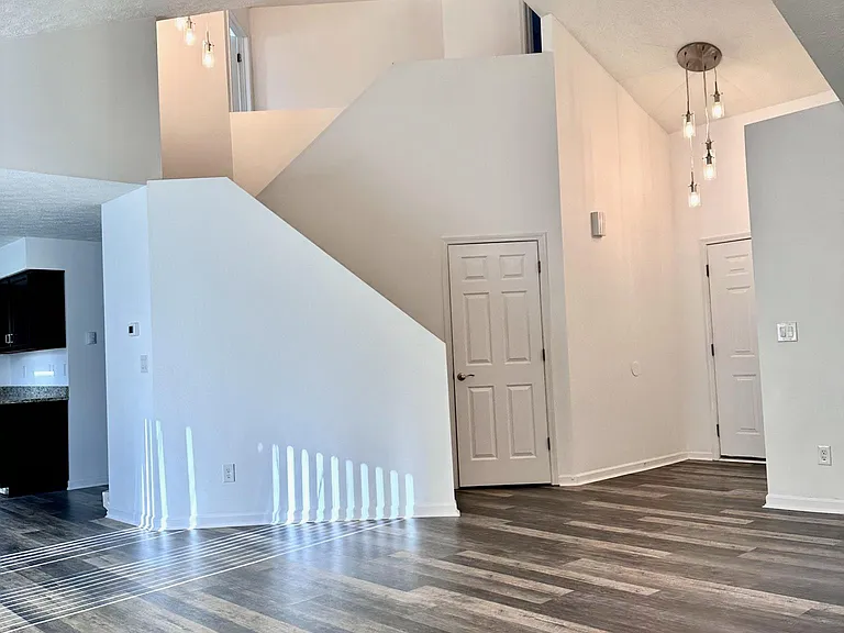 11 Fountain Dr — Photo 7