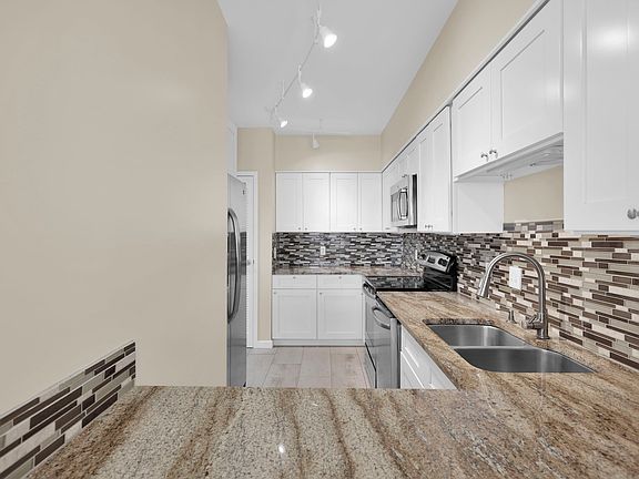 3rd image of 601 1st St S APT 2C